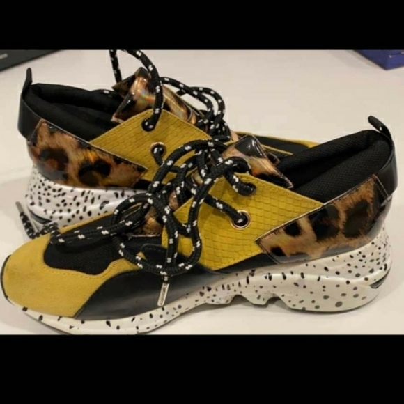 Stylish Yellow and Black Women's Sneakers - Picture 8 of 13
